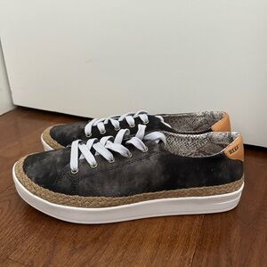 NWOT Reef Cushion Sunset Sneakers in black/gray tie dye